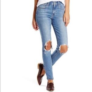 Levi’s 721 high rise skinny ripped knee jeans NWT